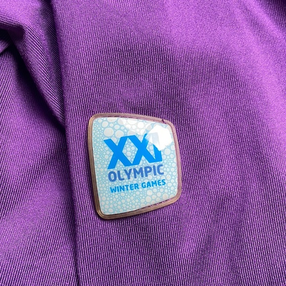 🍀Sale 4/$20 Official Vancouver 2010 Olympics Sunice athletic top, sz M - Picture 3 of 8